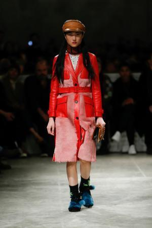 70年代カルチャーへのオマージュを共有したプラダ【2017-18秋冬コレクション】