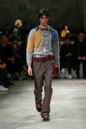 70年代カルチャーへのオマージュを共有したプラダ【2017-18秋冬コレクション】