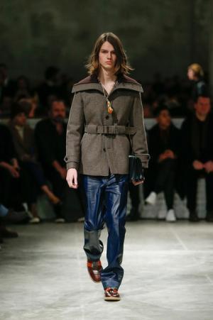 70年代カルチャーへのオマージュを共有したプラダ【2017-18秋冬コレクション】