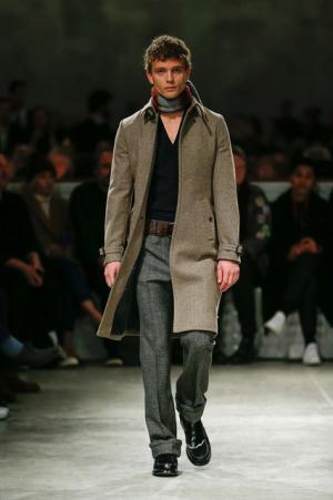 70年代カルチャーへのオマージュを共有したプラダ【2017-18秋冬コレクション】