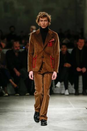 70年代カルチャーへのオマージュを共有したプラダ【2017-18秋冬コレクション】