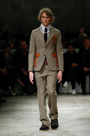 70年代カルチャーへのオマージュを共有したプラダ【2017-18秋冬コレクション】