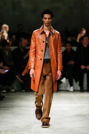 70年代カルチャーへのオマージュを共有したプラダ【2017-18秋冬コレクション】