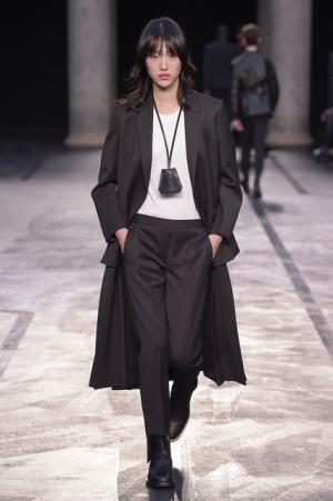 自身のヘリテージを再構築、ロンドン80sをシンプルに総括したニール バレット【2017-18秋冬コレクション】