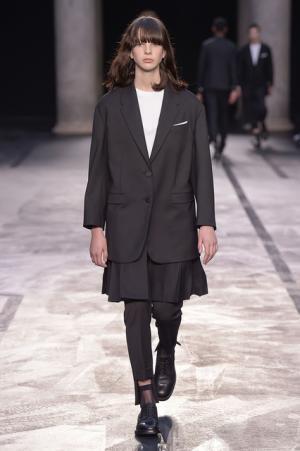 自身のヘリテージを再構築、ロンドン80sをシンプルに総括したニール バレット【2017-18秋冬コレクション】