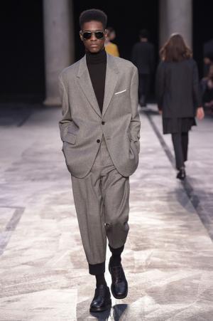 自身のヘリテージを再構築、ロンドン80sをシンプルに総括したニール バレット【2017-18秋冬コレクション】