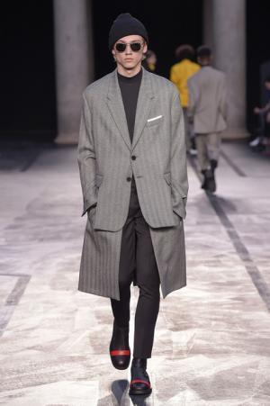 自身のヘリテージを再構築、ロンドン80sをシンプルに総括したニール バレット【2017-18秋冬コレクション】