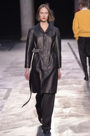 自身のヘリテージを再構築、ロンドン80sをシンプルに総括したニール バレット【2017-18秋冬コレクション】