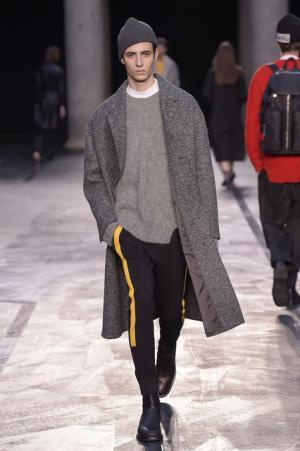 自身のヘリテージを再構築、ロンドン80sをシンプルに総括したニール バレット【2017-18秋冬コレクション】