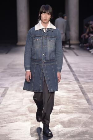 自身のヘリテージを再構築、ロンドン80sをシンプルに総括したニール バレット【2017-18秋冬コレクション】