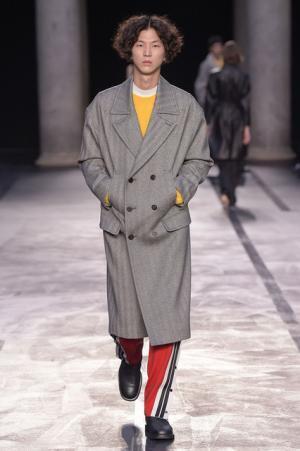 自身のヘリテージを再構築、ロンドン80sをシンプルに総括したニール バレット【2017-18秋冬コレクション】