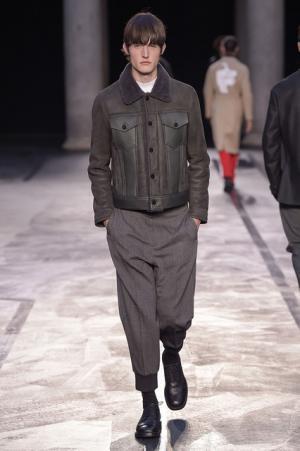 自身のヘリテージを再構築、ロンドン80sをシンプルに総括したニール バレット【2017-18秋冬コレクション】