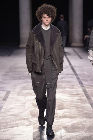 自身のヘリテージを再構築、ロンドン80sをシンプルに総括したニール バレット【2017-18秋冬コレクション】