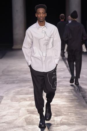 自身のヘリテージを再構築、ロンドン80sをシンプルに総括したニール バレット【2017-18秋冬コレクション】