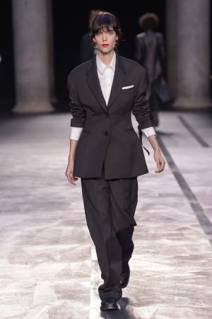 自身のヘリテージを再構築、ロンドン80sをシンプルに総括したニール バレット【2017-18秋冬コレクション】