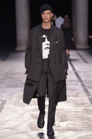自身のヘリテージを再構築、ロンドン80sをシンプルに総括したニール バレット【2017-18秋冬コレクション】