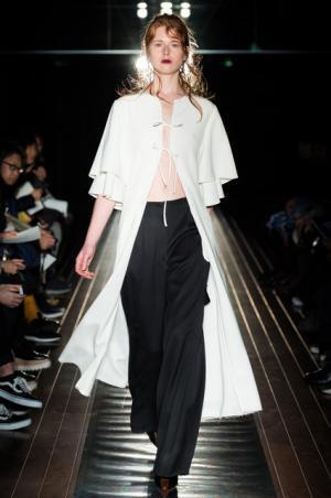 ラマルク、夜のメトロポリスに一筋のプリズム【2017-18秋冬ウィメンズ】