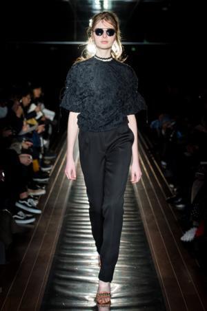 ラマルク、夜のメトロポリスに一筋のプリズム【2017-18秋冬ウィメンズ】