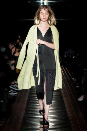 ラマルク、夜のメトロポリスに一筋のプリズム【2017-18秋冬ウィメンズ】