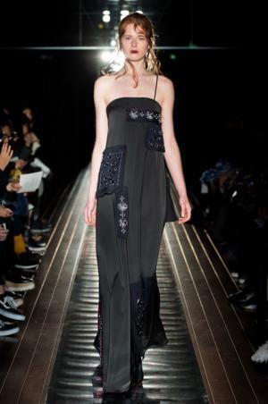 ラマルク、夜のメトロポリスに一筋のプリズム【2017-18秋冬ウィメンズ】