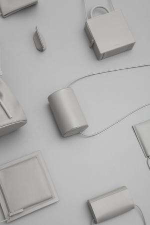 ビルディングブロックがPVC素材を使った新作バッグコレクションを発売