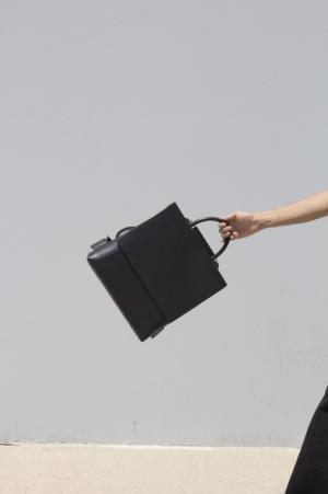 ビルディングブロックがPVC素材を使った新作バッグコレクションを発売