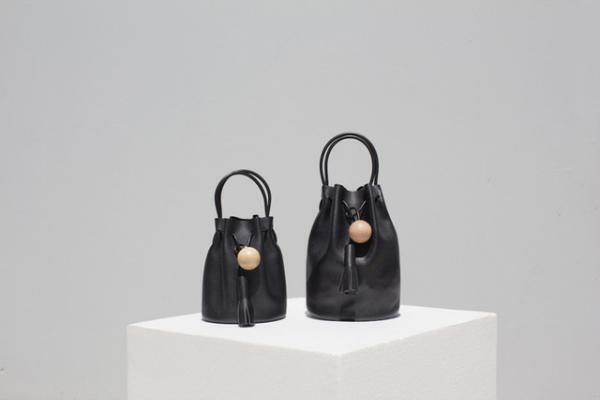 ビルディングブロックがPVC素材を使った新作バッグコレクションを発売