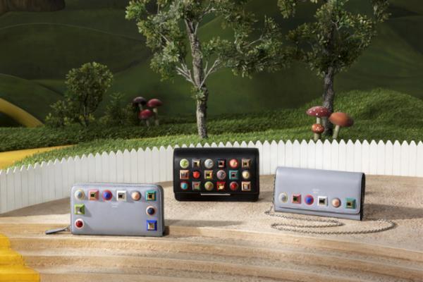 フェンディにレインボーのスタッズを散りばめたスモールレザーグッズ＆ジュエリーが仲間入り