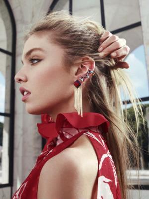 フェンディにレインボーのスタッズを散りばめたスモールレザーグッズ＆ジュエリーが仲間入り