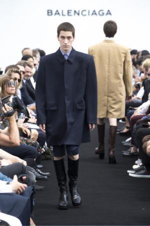 デムナ・ヴァザリアによる初のバレンシアガメンズコレクションのポップアップストアがオープン