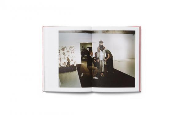 DSMGでグッチ2017年ウィメンズクルーズコレクションを収めた写真集を限定発売