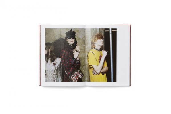 DSMGでグッチ2017年ウィメンズクルーズコレクションを収めた写真集を限定発売