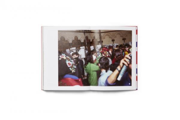 DSMGでグッチ2017年ウィメンズクルーズコレクションを収めた写真集を限定発売