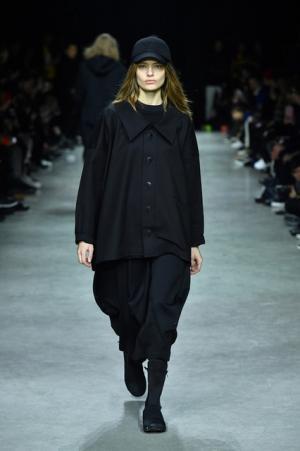 Y-3、テーマは対極的な“デジタル”と“自然”【2017-18秋冬コレクション】