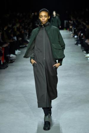 Y-3、テーマは対極的な“デジタル”と“自然”【2017-18秋冬コレクション】