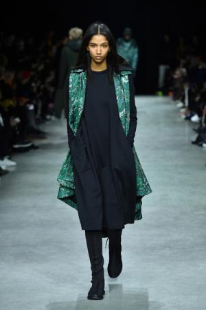 Y-3、テーマは対極的な“デジタル”と“自然”【2017-18秋冬コレクション】