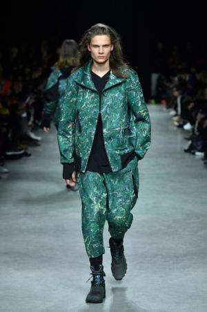 Y-3、テーマは対極的な“デジタル”と“自然”【2017-18秋冬コレクション】