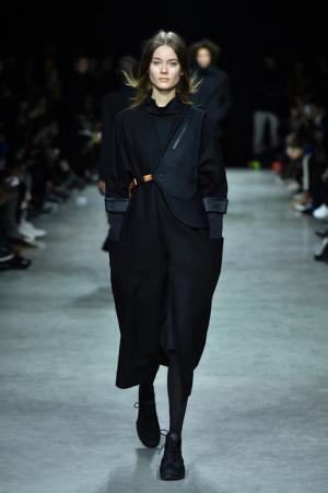 Y-3、テーマは対極的な“デジタル”と“自然”【2017-18秋冬コレクション】