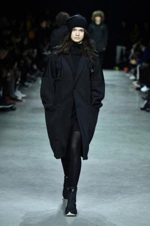 Y-3、テーマは対極的な“デジタル”と“自然”【2017-18秋冬コレクション】