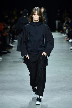 Y-3、テーマは対極的な“デジタル”と“自然”【2017-18秋冬コレクション】