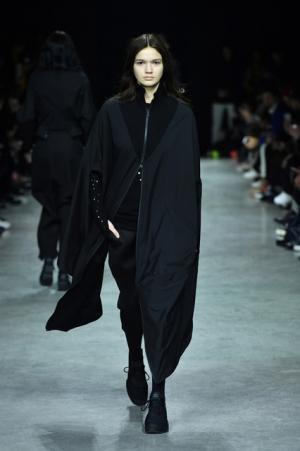 Y-3、テーマは対極的な“デジタル”と“自然”【2017-18秋冬コレクション】