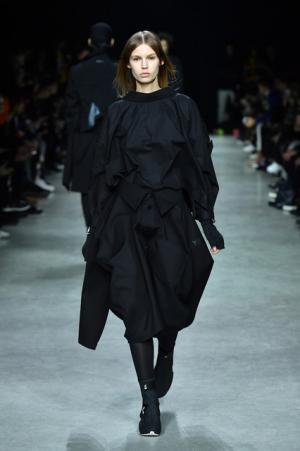 Y-3、テーマは対極的な“デジタル”と“自然”【2017-18秋冬コレクション】