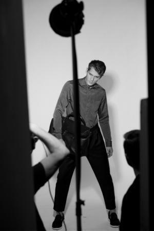 ジョルジオ アルマーニ、モノクロの中のニュートラルな瞬間。2017春夏キャンペーン広告公開