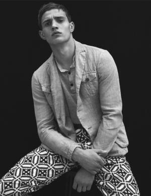 ジョルジオ アルマーニ、モノクロの中のニュートラルな瞬間。2017春夏キャンペーン広告公開