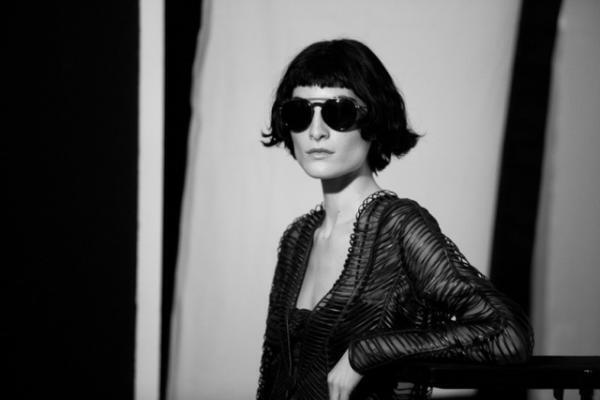 ジョルジオ アルマーニ、モノクロの中のニュートラルな瞬間。2017春夏キャンペーン広告公開