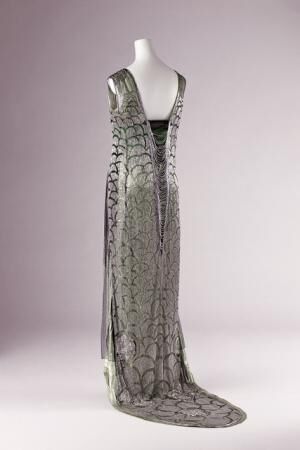 ベール[フランス]「イブニング・ドレス」 1919年頃 京都服飾文化研究財団蔵