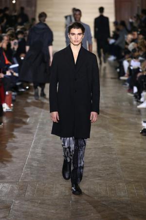 イッセイ ミヤケ メン、都会に息づく白樺の森【2017-18秋冬メンズ】