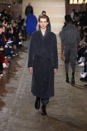 イッセイ ミヤケ メン、都会に息づく白樺の森【2017-18秋冬メンズ】