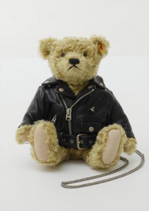 ビューティフルピープル×シュタイフ、小物入れにもなるライダースのテディベアを発売