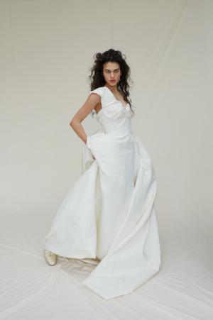 ヴィヴィアン・ウエストウッドが2017年クチュールブライダルコレクションを発表